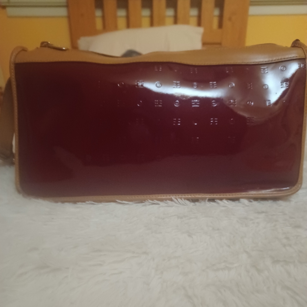 ARCADIA BURGUNDY PATENT BAG. 🥰  12X7 EXCELLENT CONDITION inside and out ❣️
